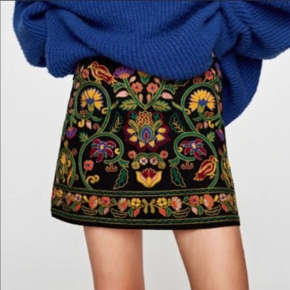 Zara Dresses & Skirts - Zara Floral Embroidered Mini Skirt